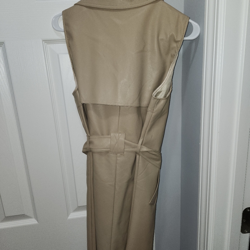 Vest - Picture 4 of 4